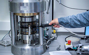 ERIKS Industriedichtungen – Services – Technische Prüfung – AMTEC Prüfstand