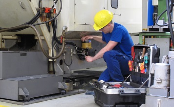 Fliegend angeordnete Pumpe und Drehkolbenpumpe